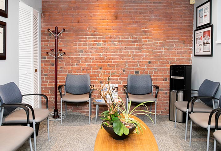 Brookline Gentle Dental appointment waiting area in Boston, New Hampshire